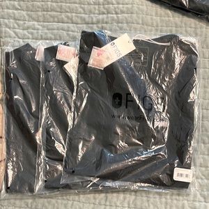 New with tags Figs Catarina One Pocket Top Size Small